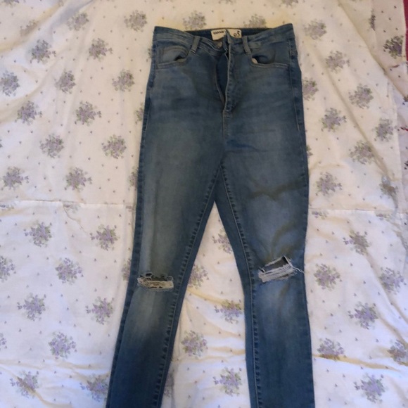 Blue ripped skinny jeans